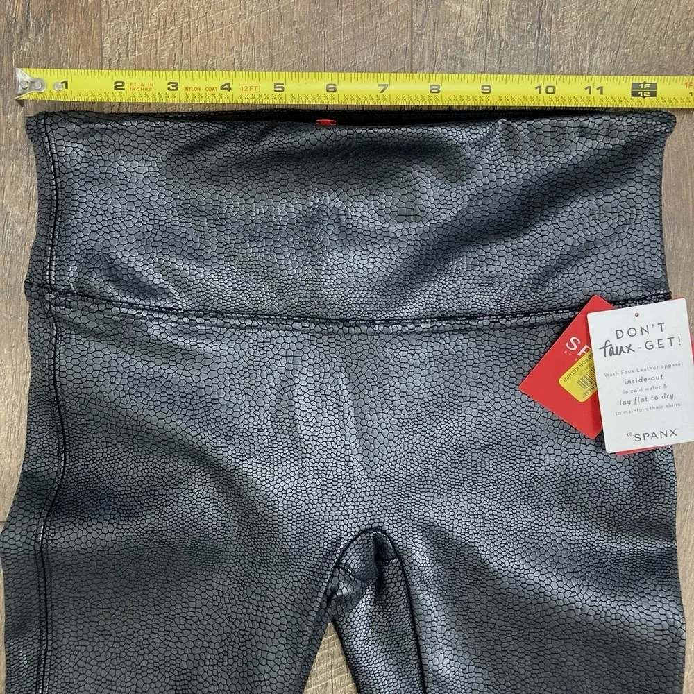 SPANX Shape NWT Faux‎ Leather Pebbled Legging in Pebble Grey Snakeskin Reptile S